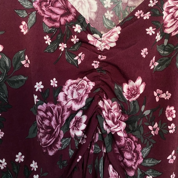 Torrid Floral Blouse Size 2 18/20 Burgundy Pink Short Tie Sleeves Romantic - Picture 3 of 10